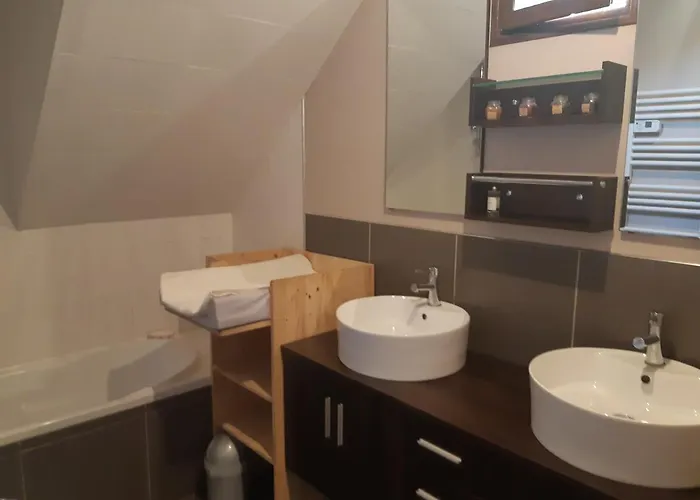 Vue Sur La Riviere. *