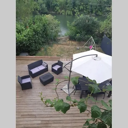 Vue Sur La Riviere. * ألبي